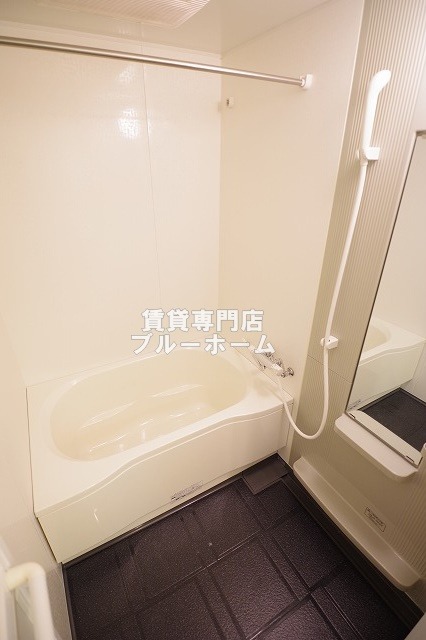 バス・シャワールーム　浴室乾燥機付きのお風呂！