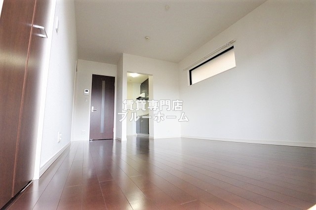 居室・リビング　8.3帖の明るい洋室！