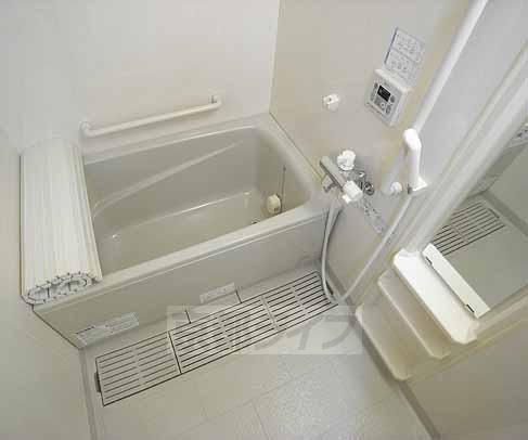 バス・シャワールーム　追い焚き機能付きです