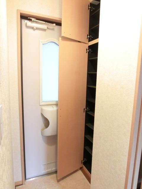 玄関　※別号室参考写真です