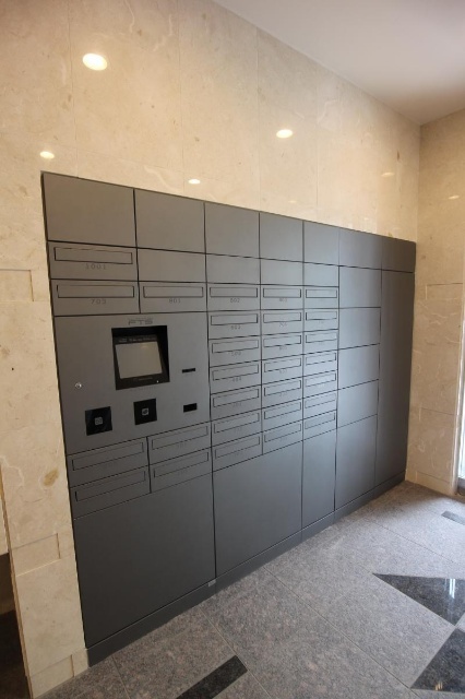 ロビー　宅配ボックス