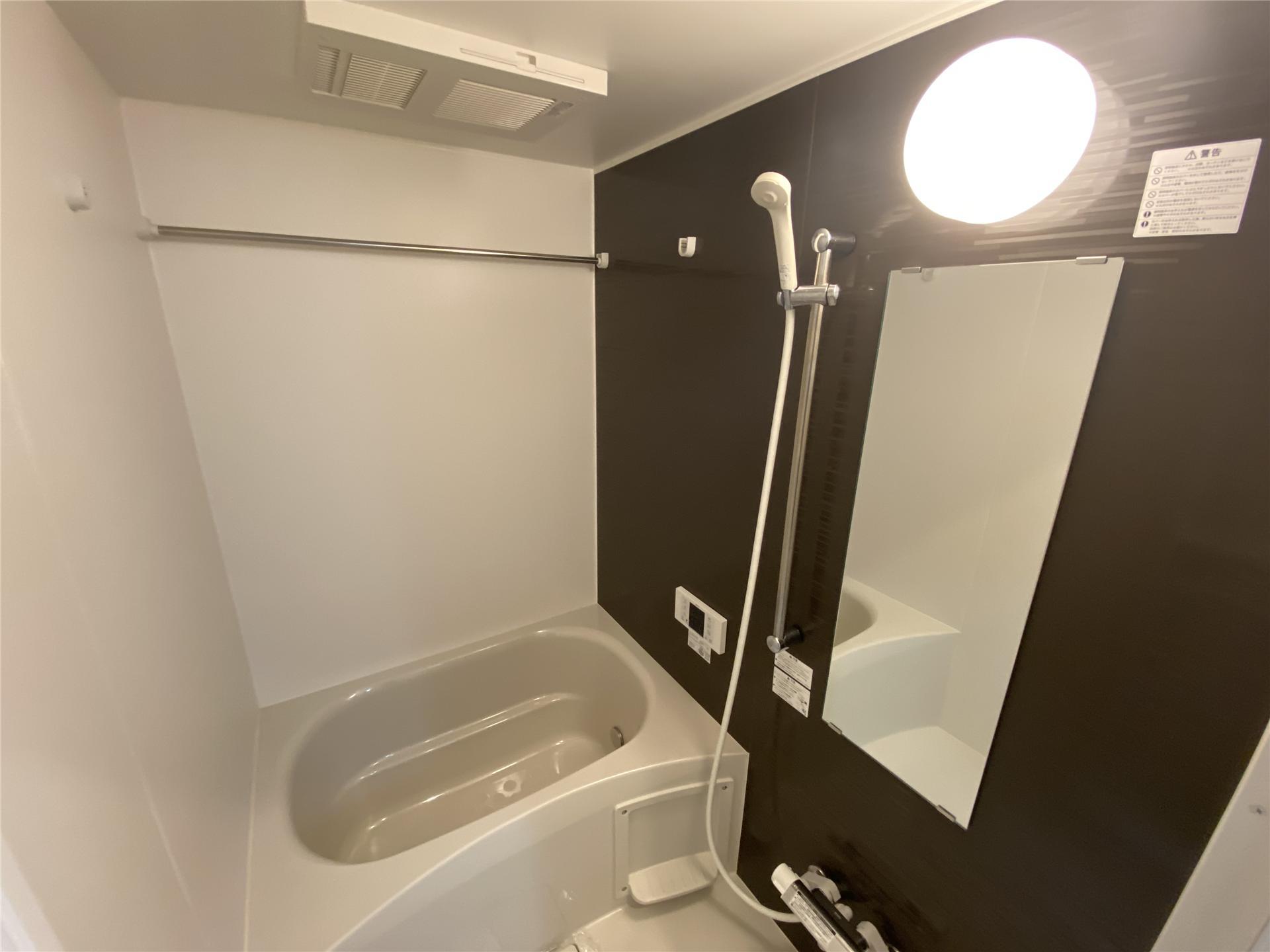 バス・シャワールーム　浴室乾燥機・追い焚き付きのお風呂です