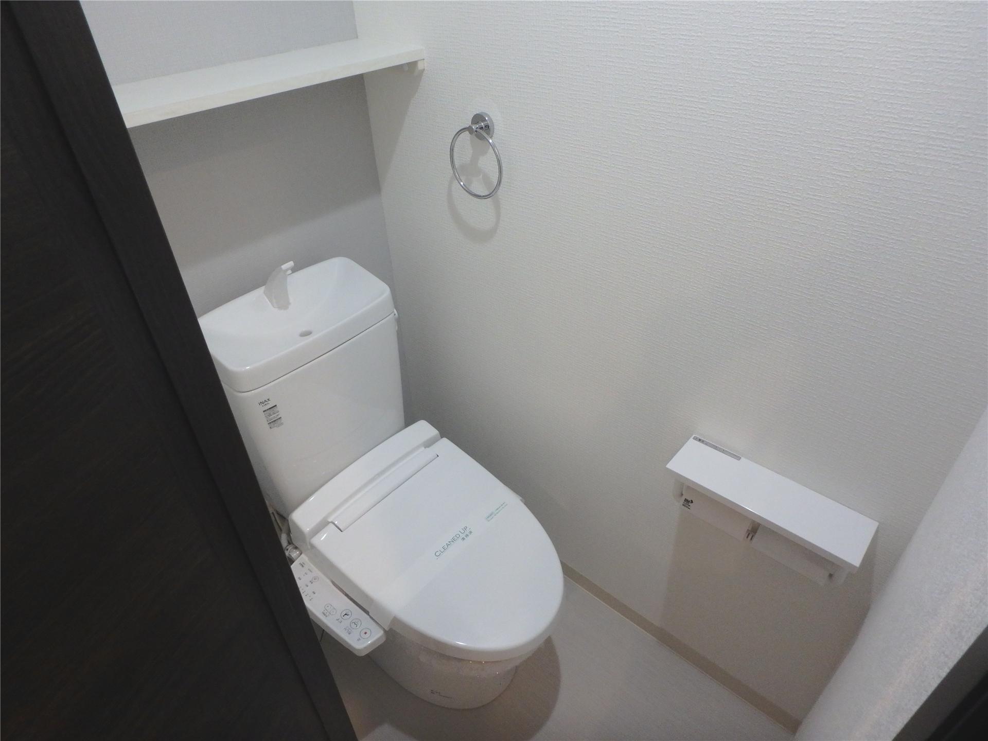 トイレ　温水洗浄便座付きのトイレです