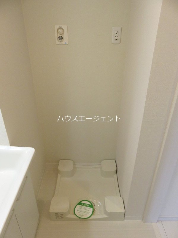 その他設備　洗濯機置き場は室内にあります。※参考画像