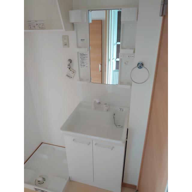 洗面設備　シャワー付洗面化粧台