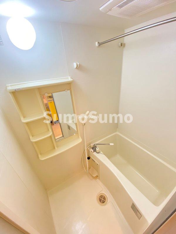 バス・シャワールーム　コンパクトで使いやすいお風呂です