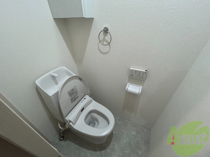 トイレ　トイレは便利なウォッシュレット機能が付いています。