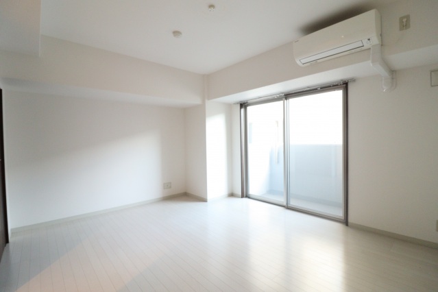 居室・リビング　ナチュラルカラーの室内です♪