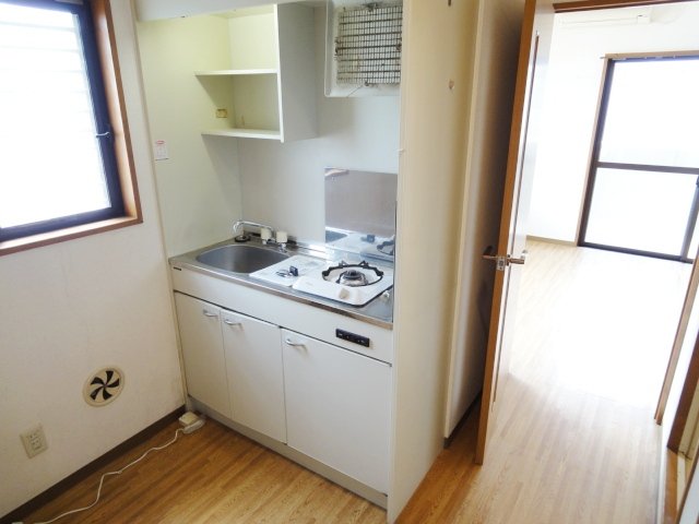 キッチン　同物件別号室