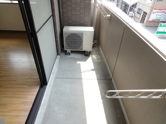 バルコニー　同物件別号室