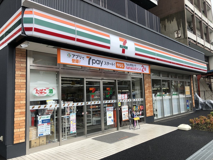 コンビニ　セブンイレブン 横浜磯子３丁目店（コンビニ）まで400m