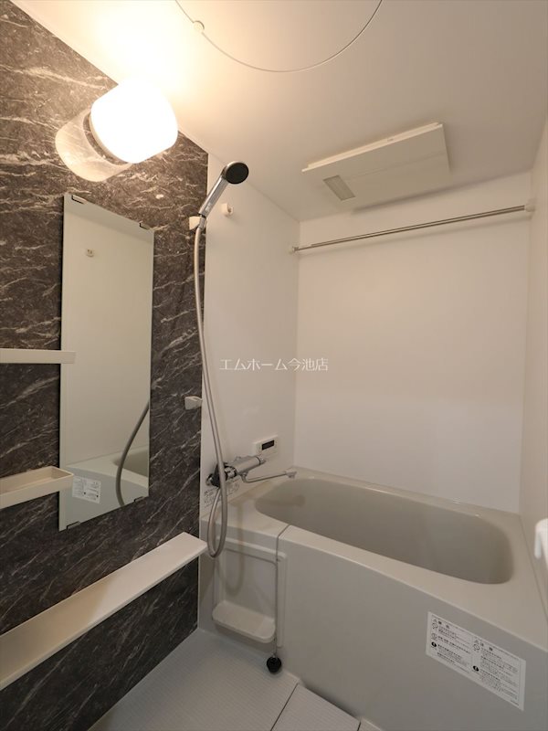 バス・シャワールーム　浴室暖房乾燥機能付バス