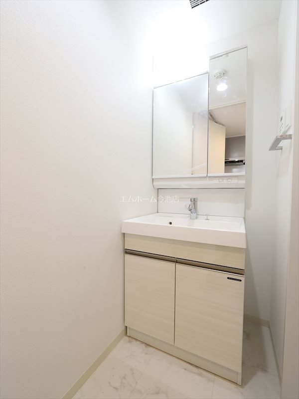 洗面設備　独立洗面台（シャンプードレッサー付）