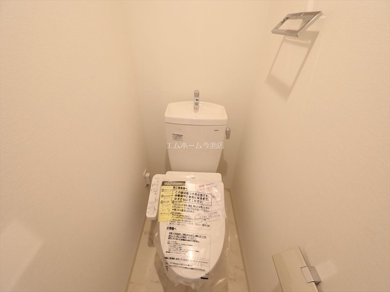 トイレ　温水洗浄便座付トイレ