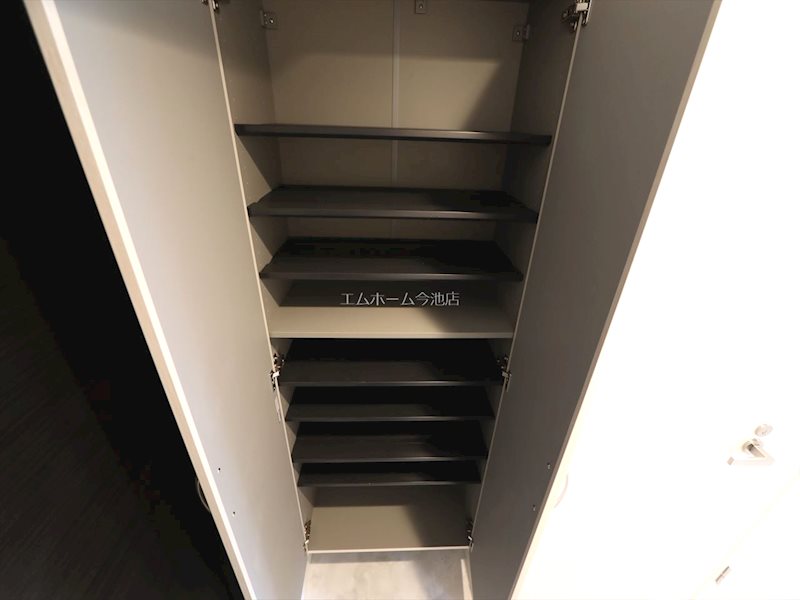 玄関　玄関（シューズボックス完備）