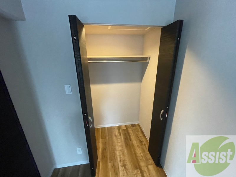 収納　クローゼットは奥行きもあり、荷物が多い方でも安心です。