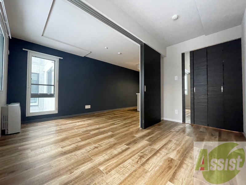 その他部屋・スペース　戸を閉めるとリビングと区切られた寝室にすることができますよ。