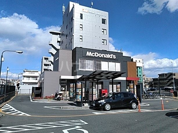 飲食店　マクドナルド２２号康生通店（飲食店）まで557m