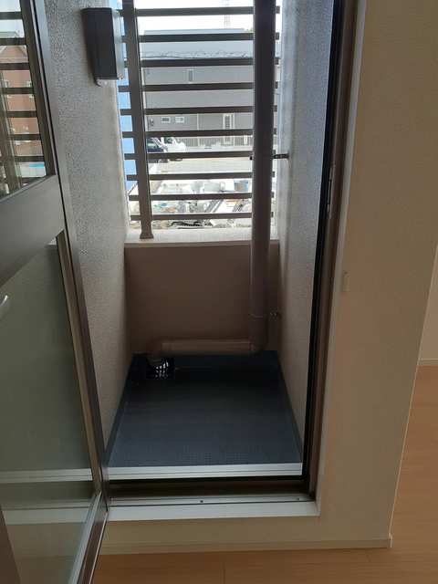 その他　サービスバルコニー（※同建物の別のお部屋の写真です）