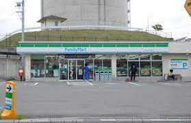 コンビニ　ファミリーマート草津かがやき通り店（コンビニ）まで593m