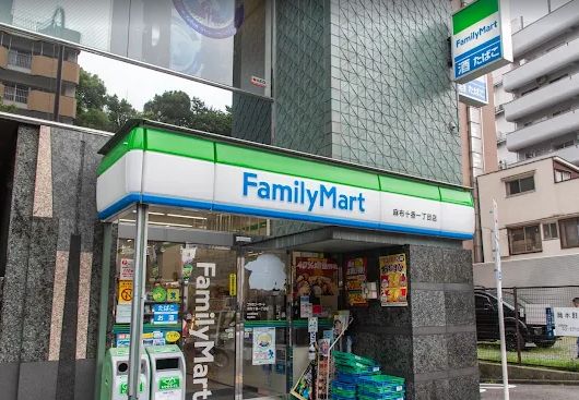 コンビニ　ファミリーマート麻布十番一丁目店（コンビニ）まで181m