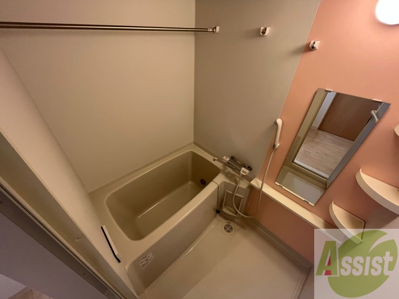 バス・シャワールーム　お風呂になります。一日の疲れを癒してくださいね。