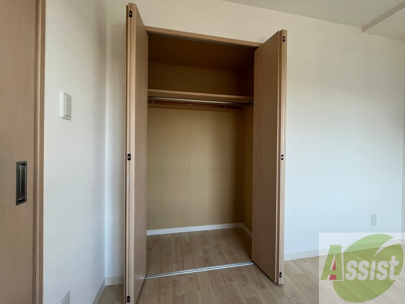 収納　寝室の収納です。部屋がすっきり片付きます。