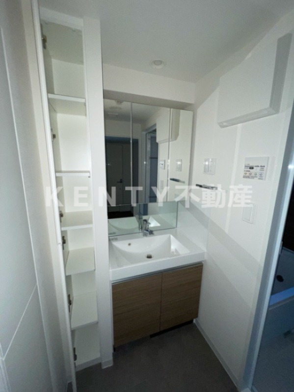 洗面設備　スペースが確保できる洗面所です