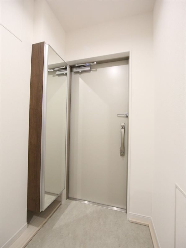 玄関　玄関　シューズボックス付（収納充実してます）