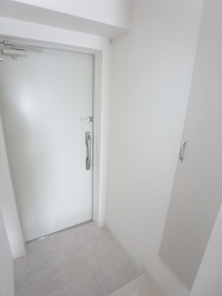 玄関　※写真は同物件・同タイプの別室です