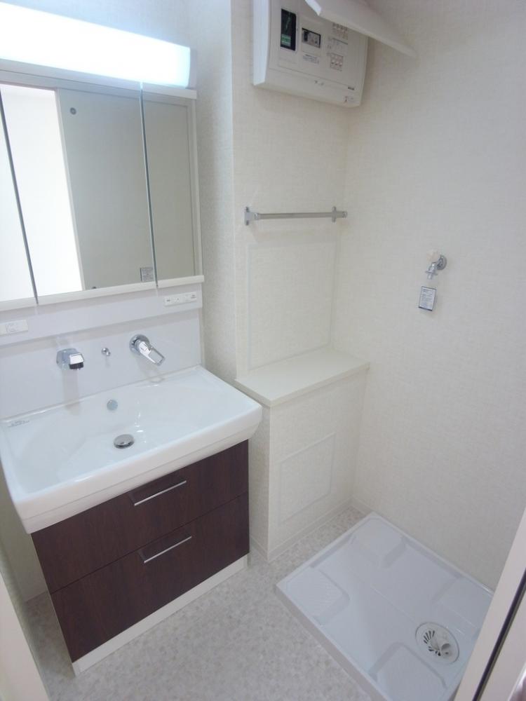 洗面設備　※写真は同物件・同タイプの別室です