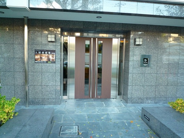 エントランス　清潔なエントランスです