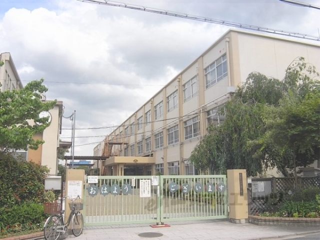 小学校　山ノ内小学校（小学校）まで520m