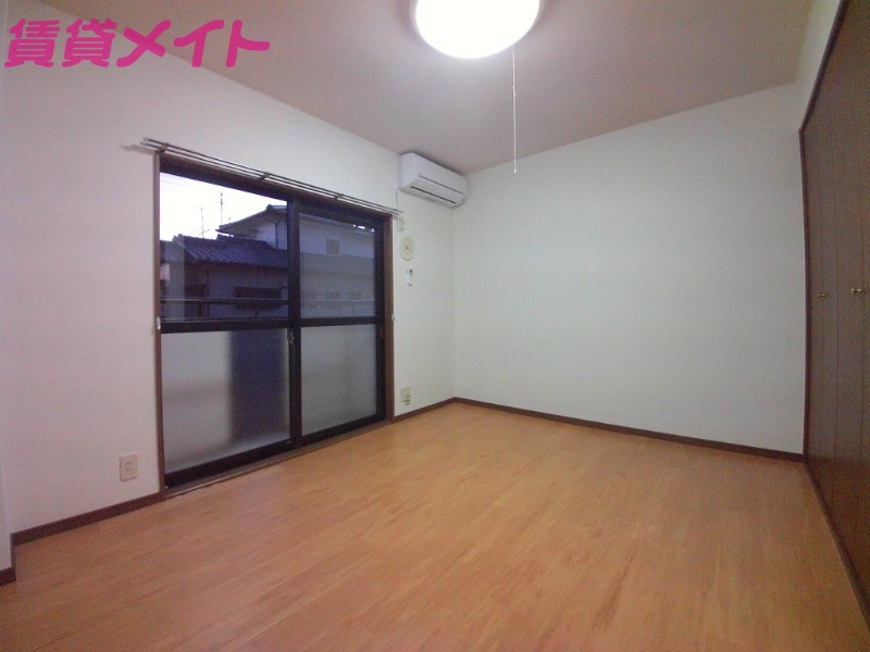 居室・リビング　別部屋参考写真です。