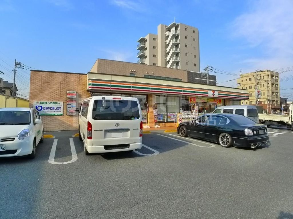 コンビニ　セブンイレブン足立六町1丁目店（コンビニ）まで460m