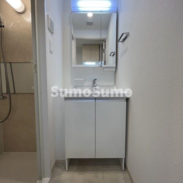 洗面設備　独立洗面台あり、毎朝おしゃれに忙しい女性の方におすすめです