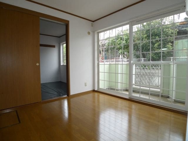 居室・リビング　明るいリビングです。