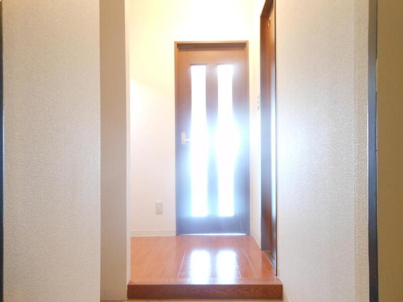 玄関　玄関も明るいですね