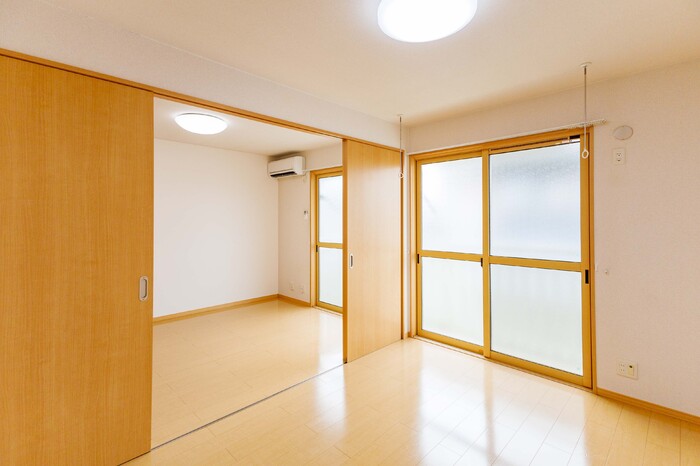 その他部屋・スペース　広々とした洋室です