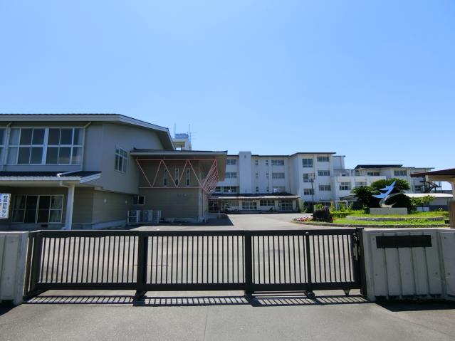 中学校　桜が丘中学（中学校）まで500m