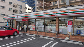 コンビニ　セブン-イレブン 小倉日明４丁目店（コンビニ）まで322m