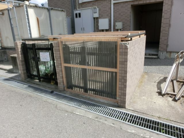 その他　敷地内のごみ置き場