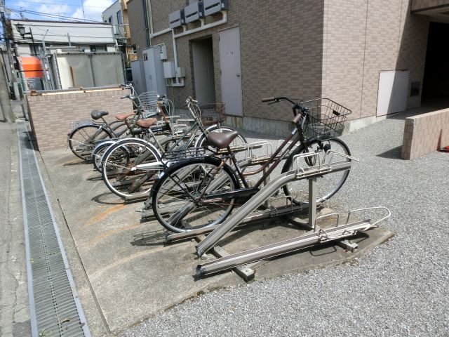駐車場　敷地内の駐輪場