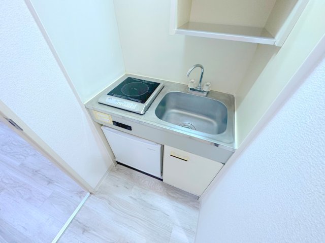 キッチン　お掃除しやすいＩＨクッキングヒーターです。