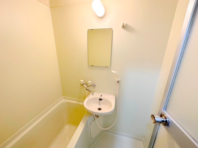 洗面設備　洗面台はバスルーム内です。