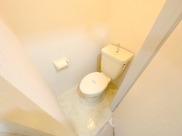 トイレ　清潔感のあるトイレは、誰もがリラックスできる空間です。