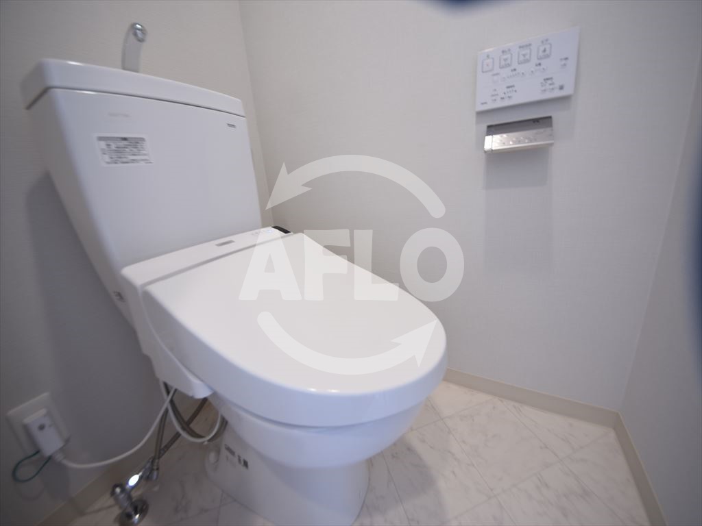 トイレ　エグゼ難波西III　トイレ