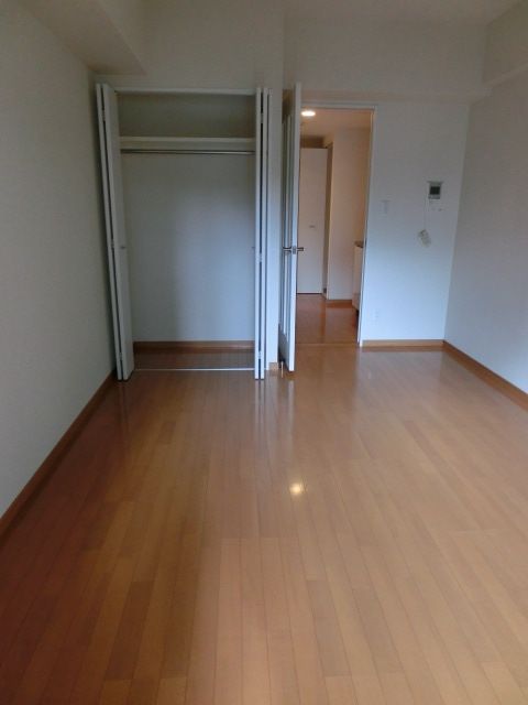 居室・リビング　バルコニーから見た居室