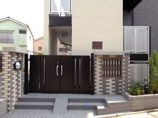 エントランス　オートロックゲート