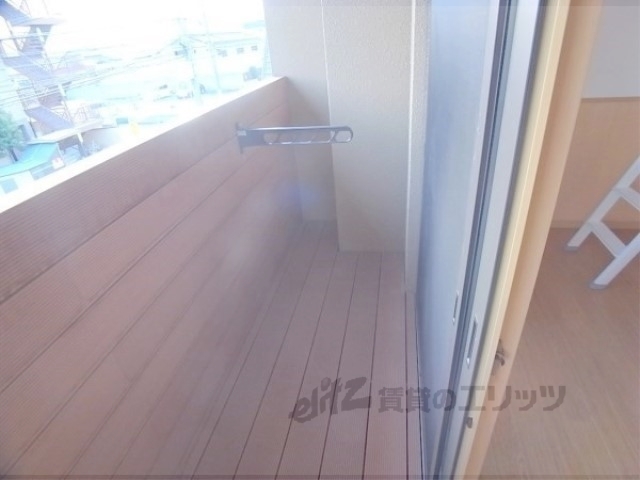 バルコニー　外に洗濯物を干すことが可能です。